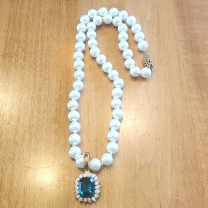 18" pearl necklace with emerald and white rhinestones